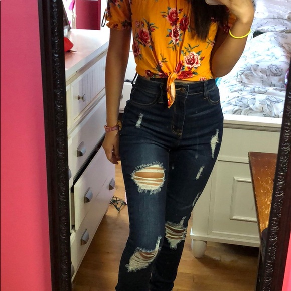 Ripped Jeans - Picture 2 of 4